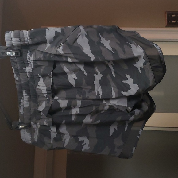 ALTHLETA Racer Run Short - Picture 2 of 4